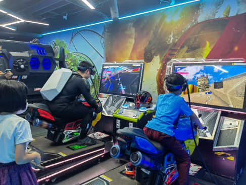 《草根明星》“美育科技向未来”有家嗨店VR试镜开启